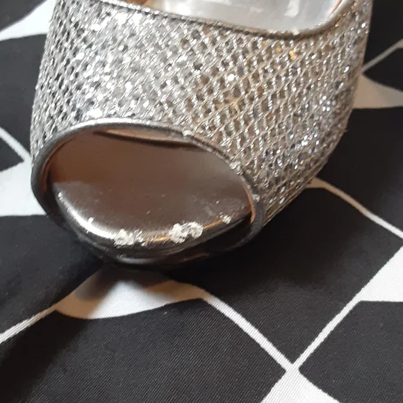* Badgley mischka silver sparkle peep toe heels, size 8 - Picture 7 of 12